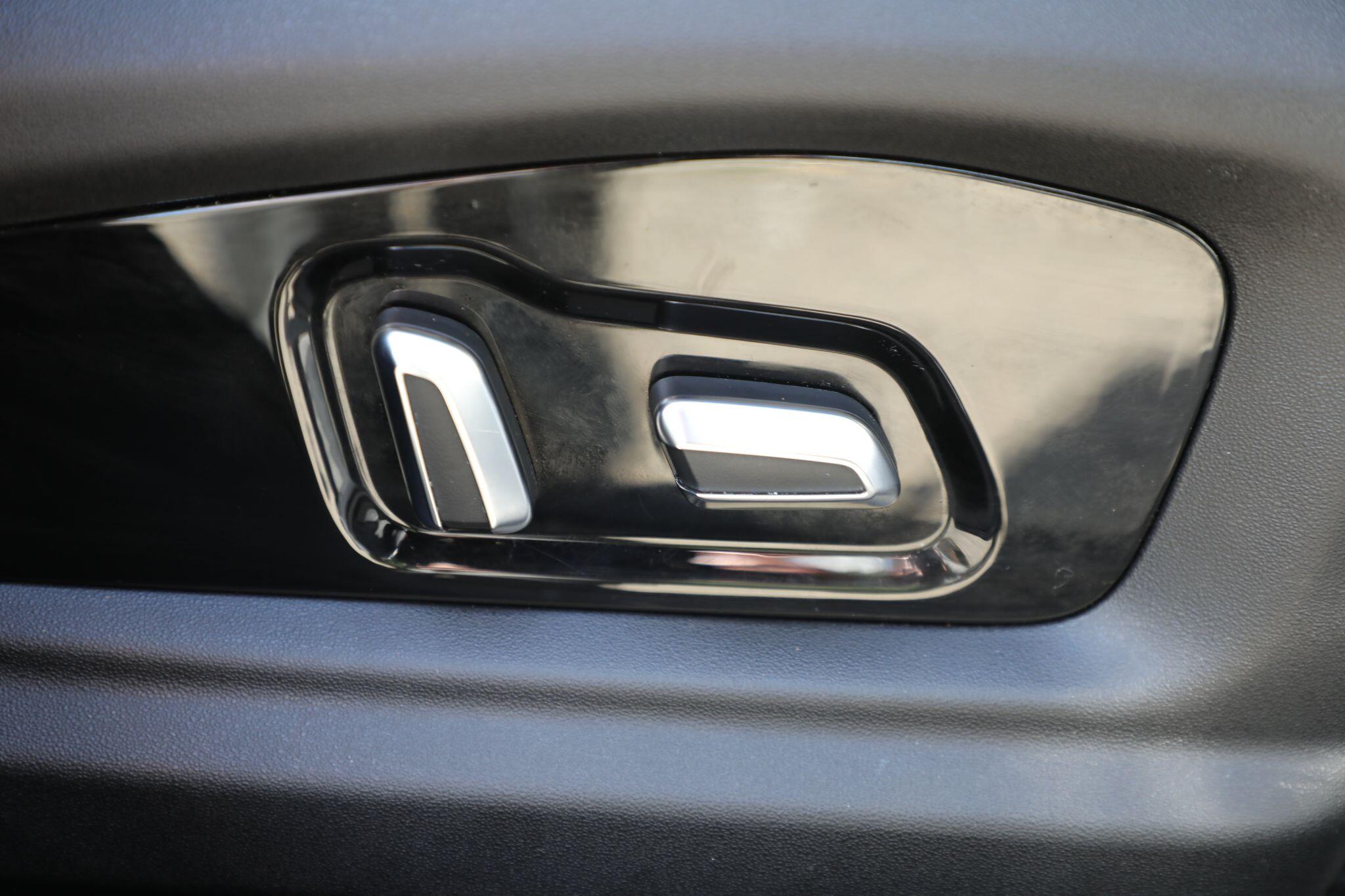 Large vehicle image